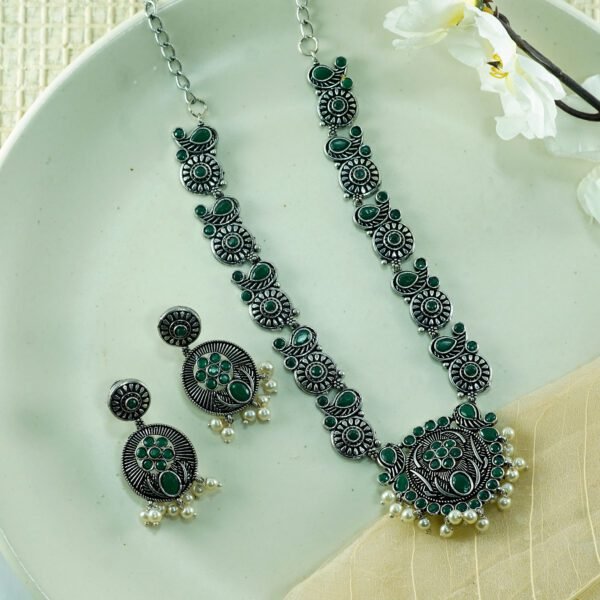 Satya Necklace With Earrings