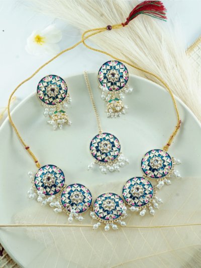 Pearly Girly Choker With Earrings