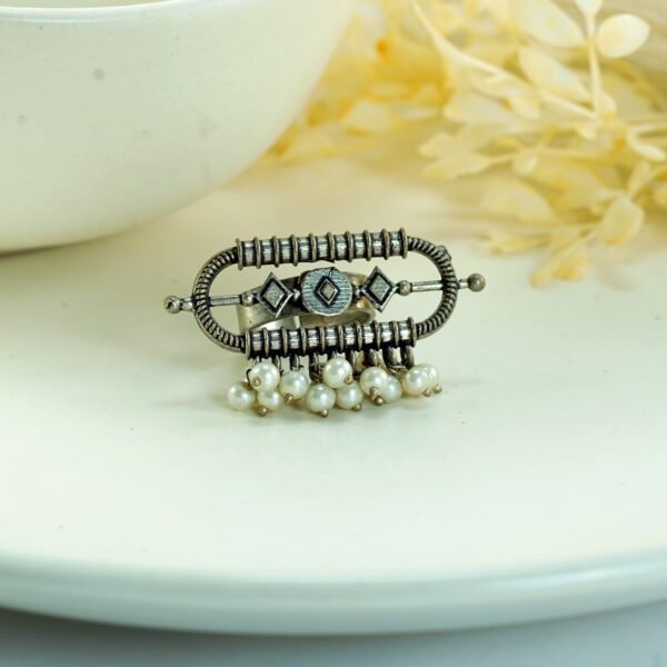 SILVER LOOK ALIKE ADJUSTABLE FINGER RING WITH PEARLS