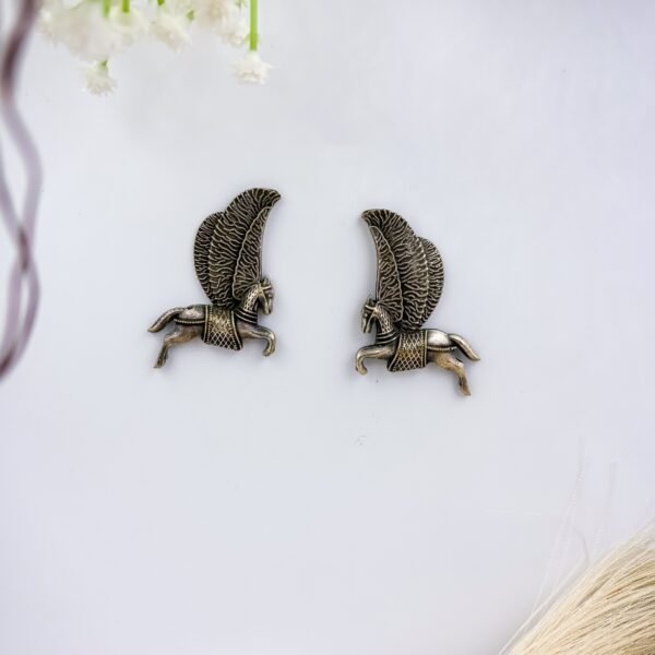 Trigya Oxidised Horse Studs