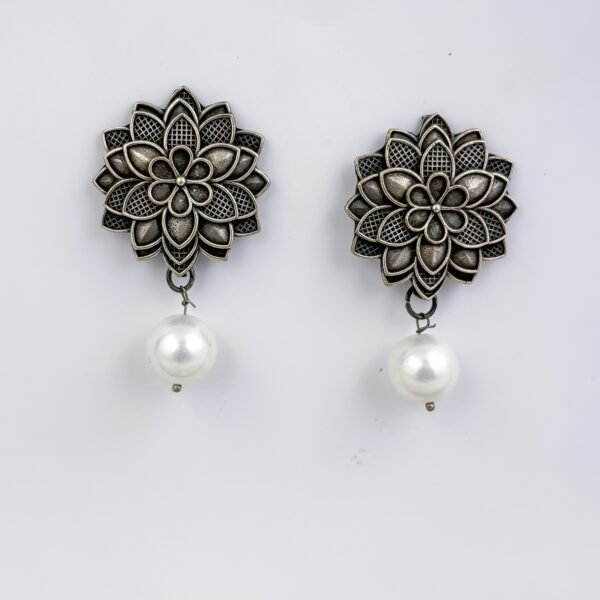 Flower Studs with Pearl